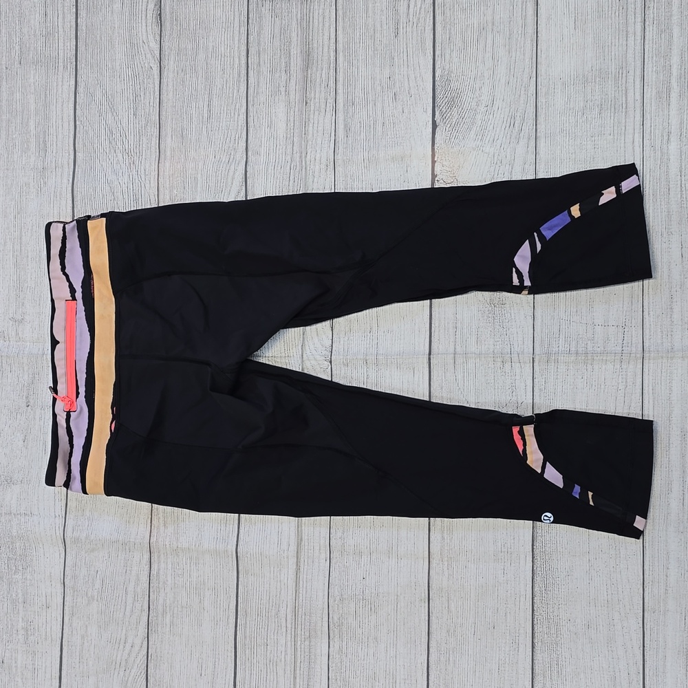 EUC 💎 Lululemon Run:Inspire Crop II *Block-It Pocket Black/Bleacher Stripe SZ 6 - Picture 9 of 10